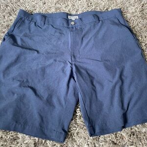 Peter Millar golf shorts

Men’s size 40